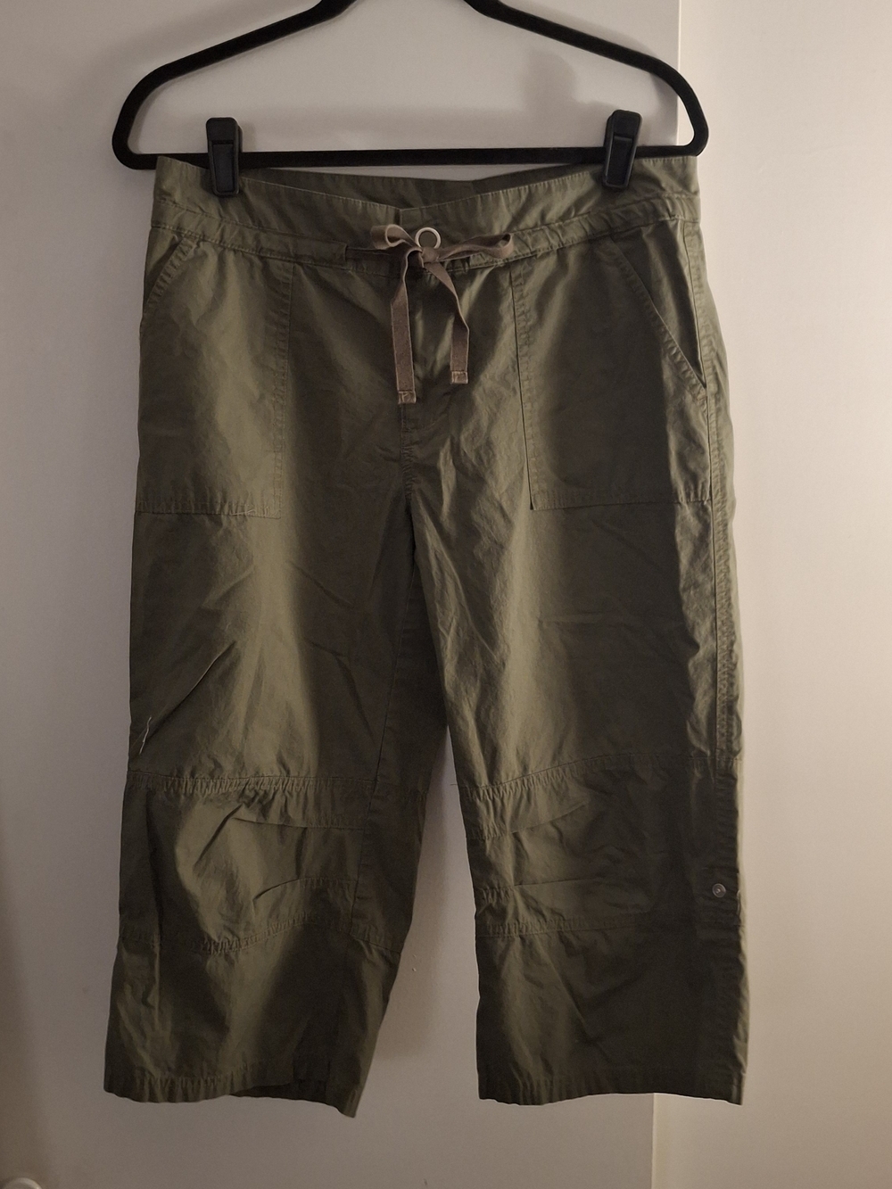 Tek gear Wonlmen's Olive Green Cargo Capris with Drawstring Waist